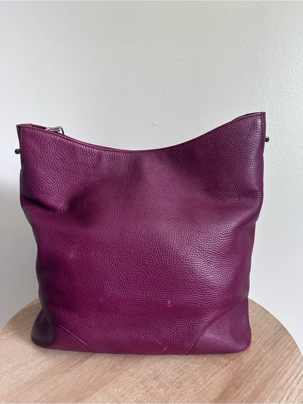 Tory Burch Hobo Shoulder Handbag Gold Detail burgundy